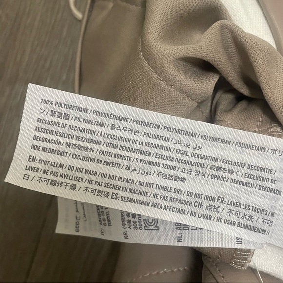 Abercrombie and Fitch 90s Straight Ultra High Rise Faux Leather Pant Sz 33 NWT - Picture 6 of 10